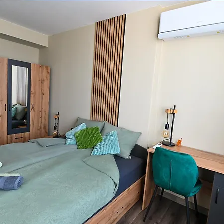 The Den - In The Heart Of * Gabrovo